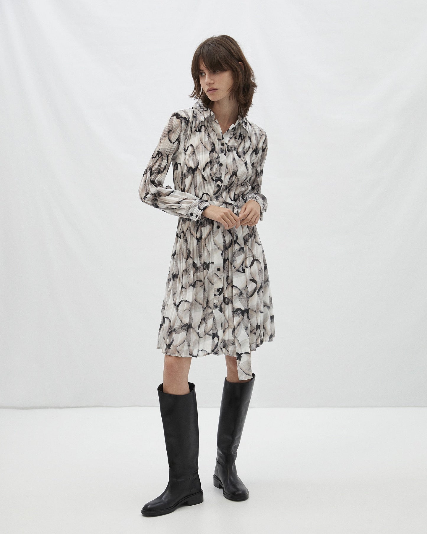 White And Black Crinkle Print Dress