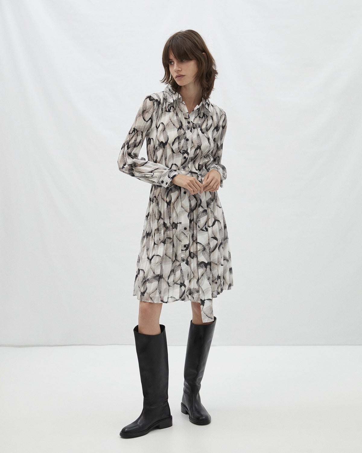 White And Black Crinkle Print Dress