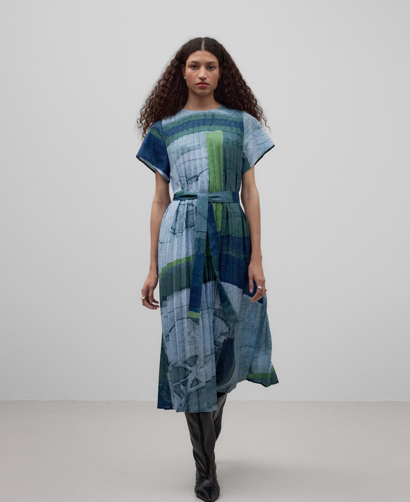 Printed midi crinkle dress woman in black/blue/green