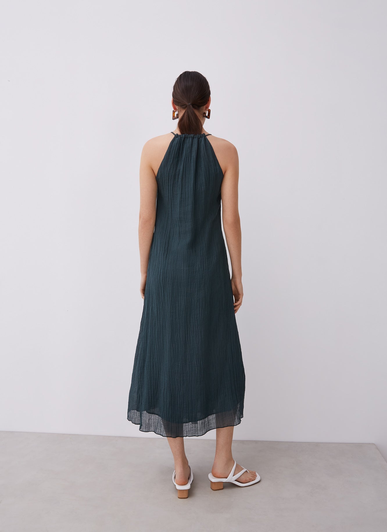 Green Wrinkled Dress With Halter Neckline