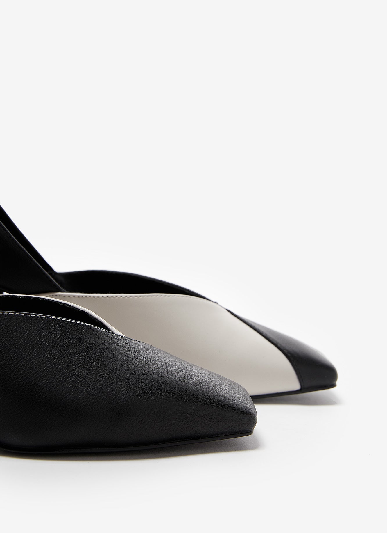 Black Bicolour Shoes With Block Heel