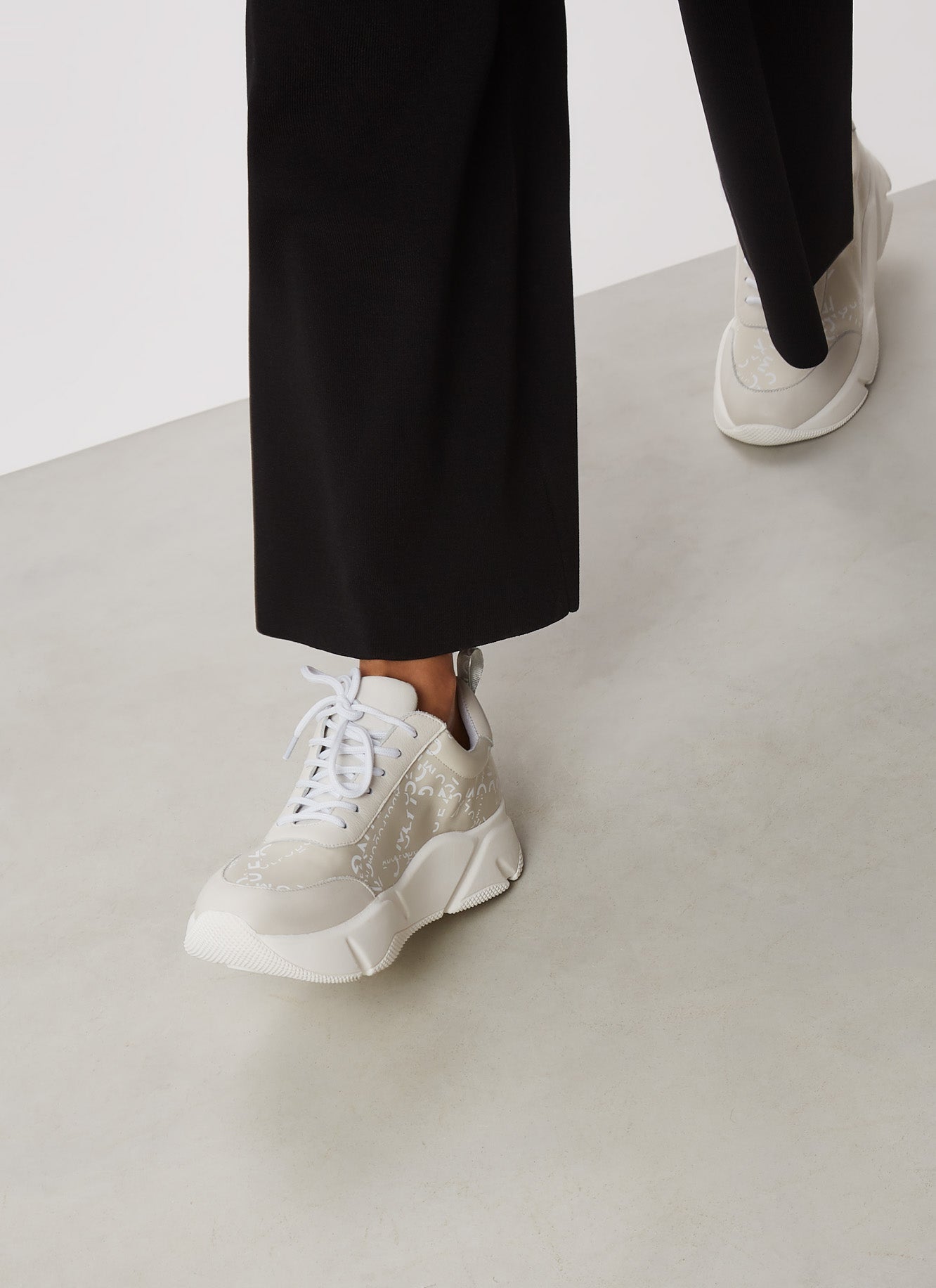 Off White Sneakers With Deconstructed Logo