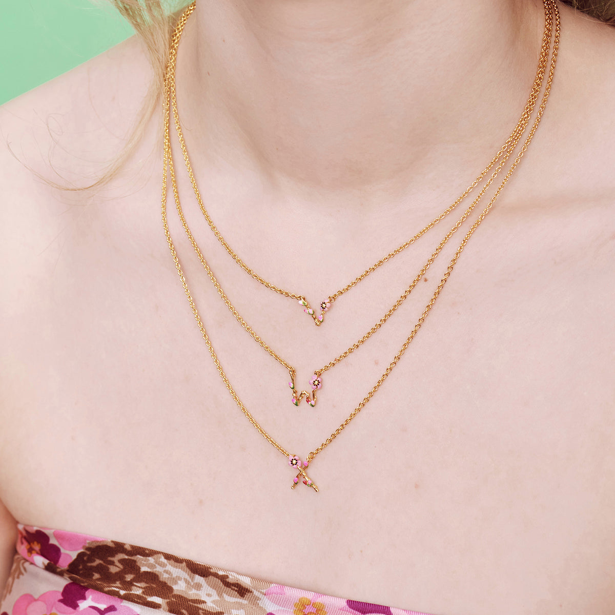 Letter V Extraordinary Necklace | AOAB3221
