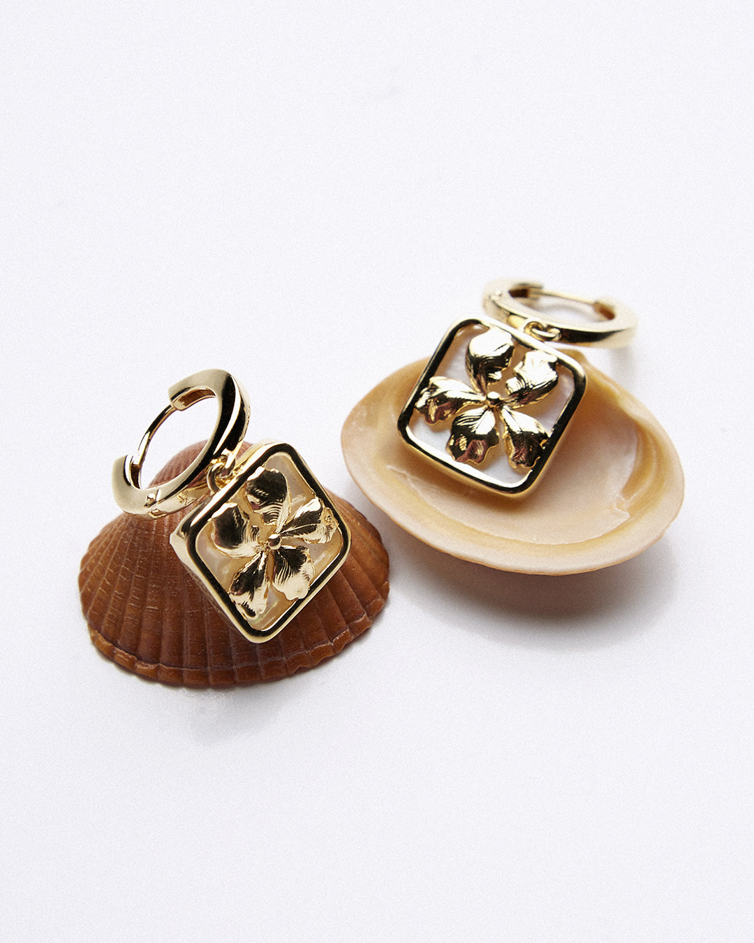 Iris On Mother Of Pearl Plate Earrings | ARNF1141