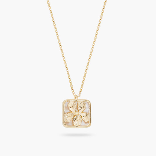 Iris On Mother Of Pearl Plate Pendant Necklace | ARNF3041