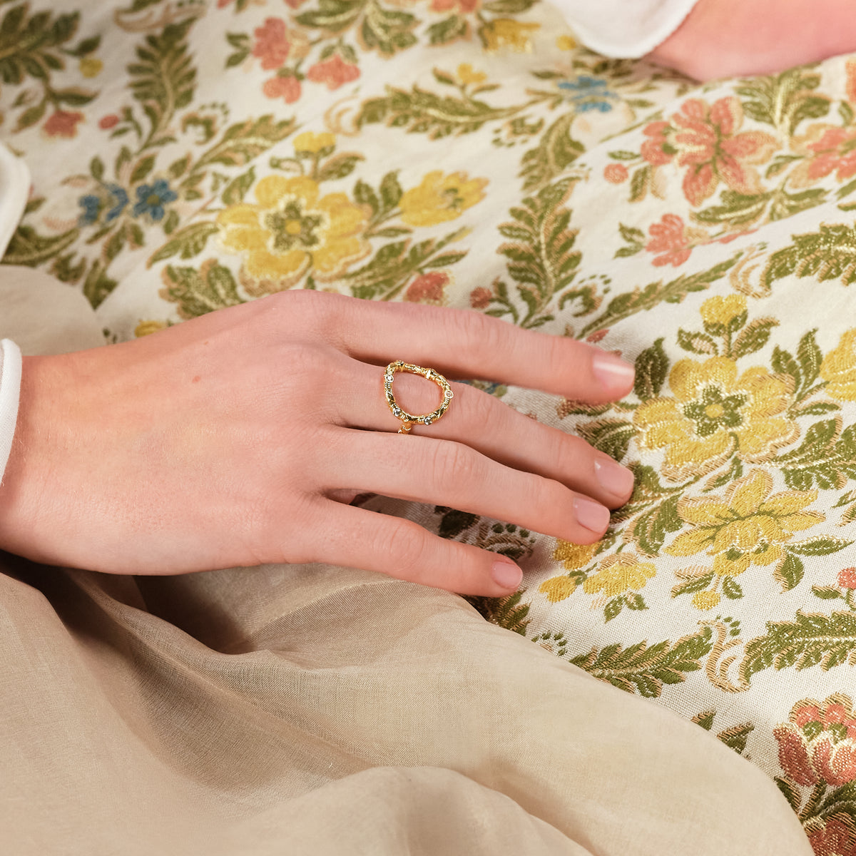 Woven Basketry Circle And Crystal Ring | asva6021