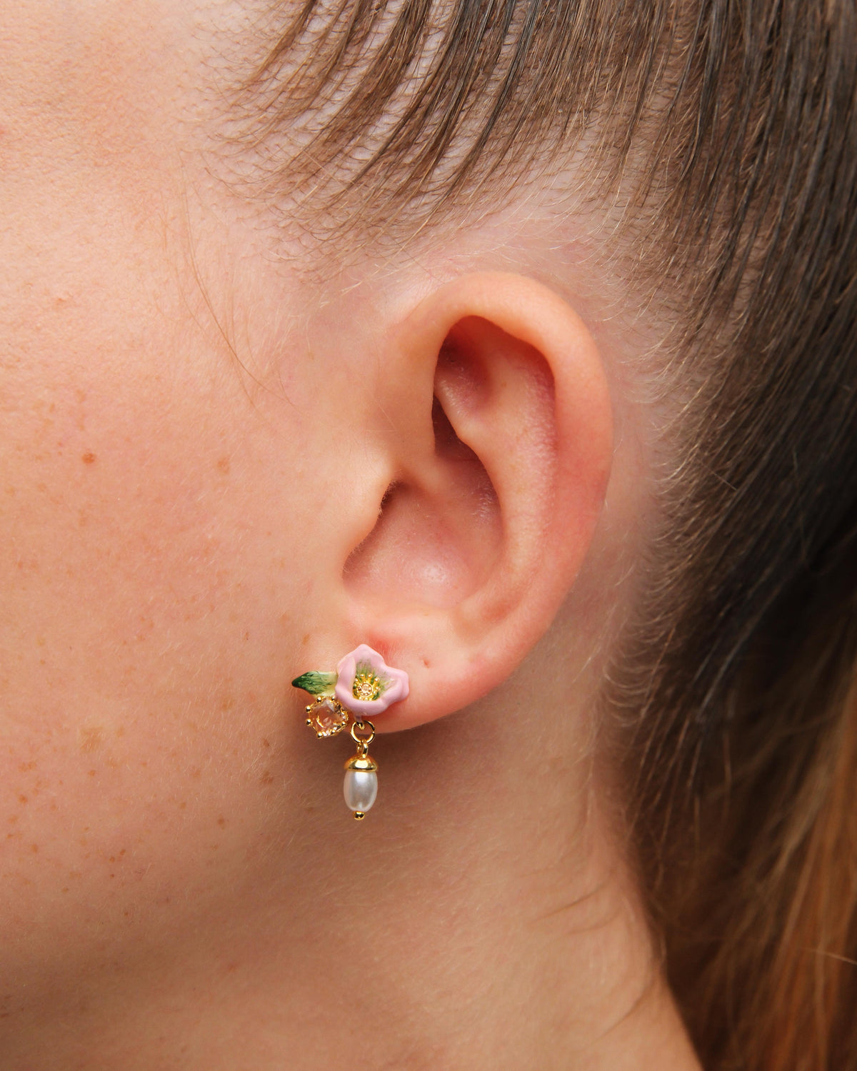 Hellebore Christmas Rose & Crystal Pearl Earrings | auvh1051