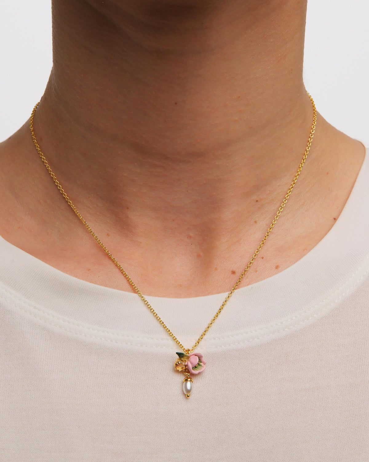 Pink Hellebore & Crystal Pearl Pendant Necklace | auvh3041