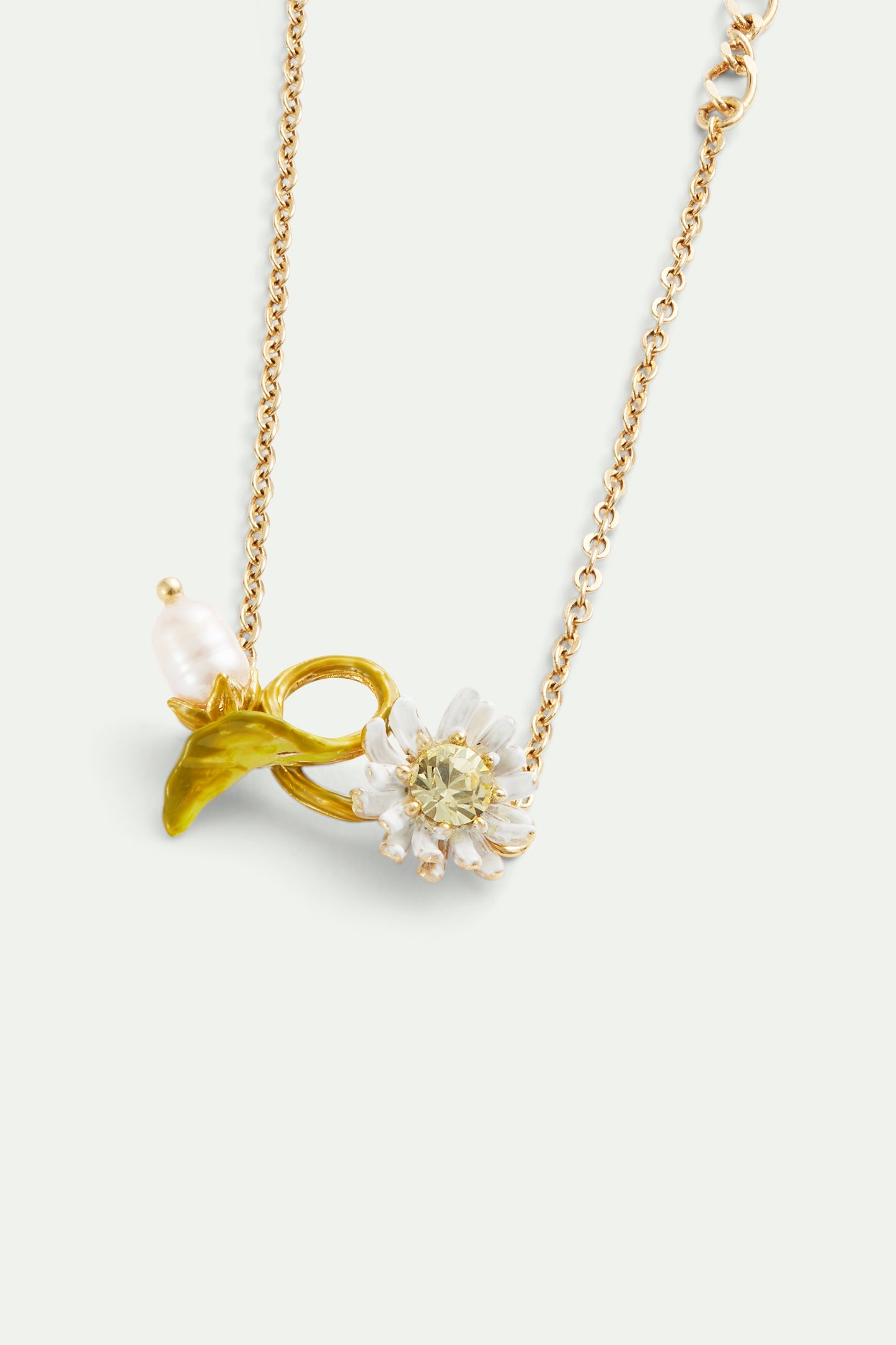 White And Green Daisy Fine Bracelet With Mother Of Pearl Bead | AVFR2031