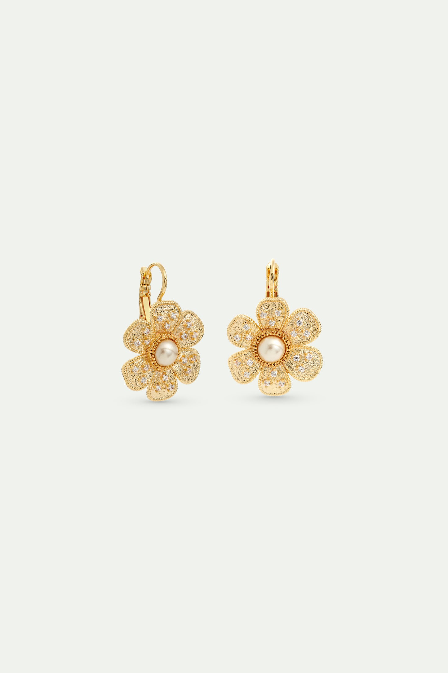 Sleeper Earrings Composed Of A Gold-Plated Brass Flower | avth1011