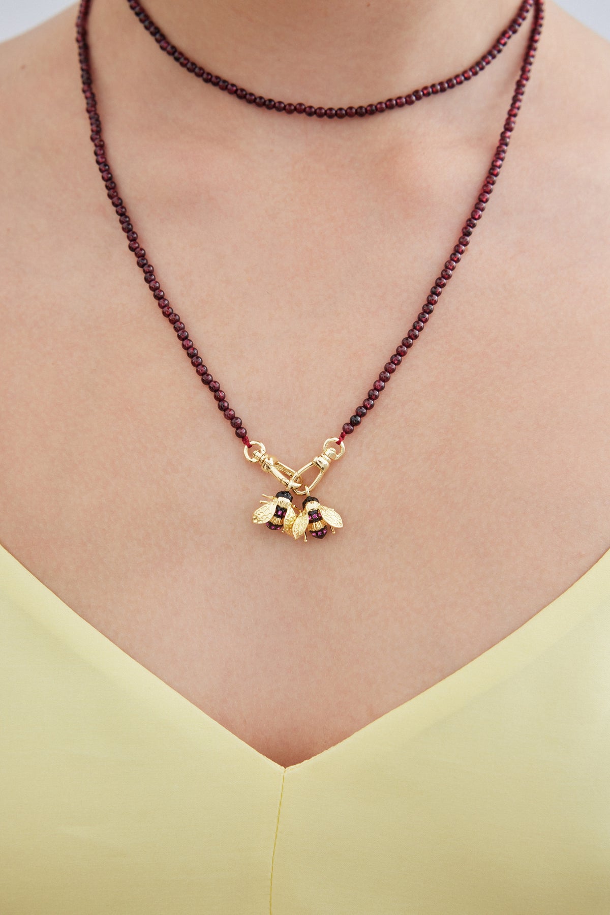 Necklace With Garnet Beads And Gold Bees | AXAM3021