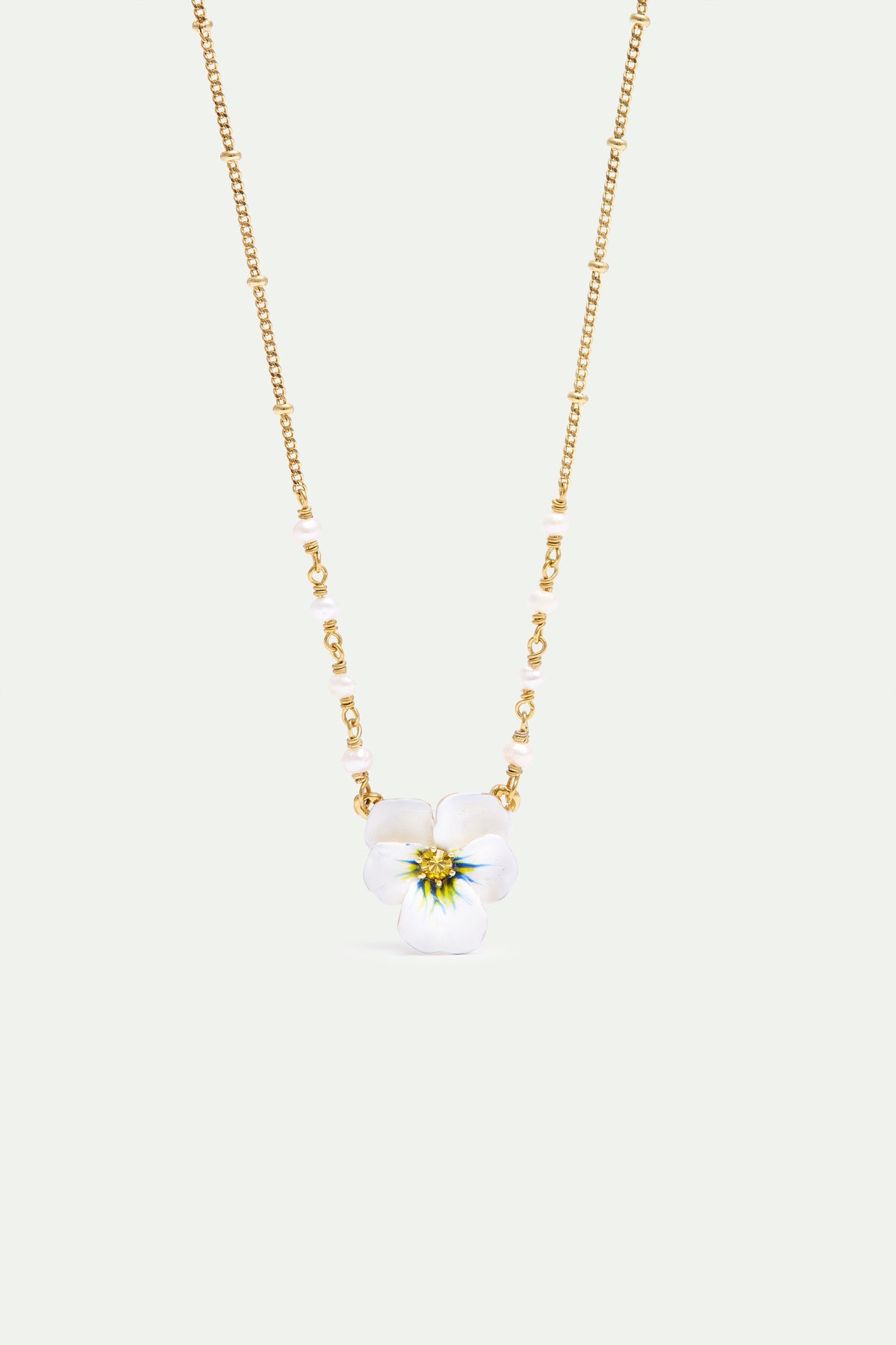 White Pansy And Cut Crystal Necklace | AXMP3081