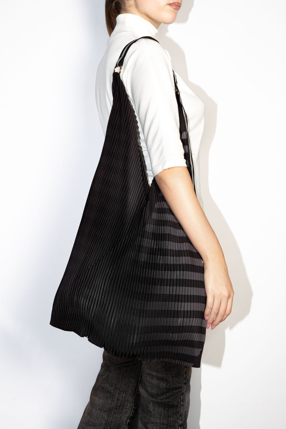 Multitudes Claudia Black Pleated Y Bag