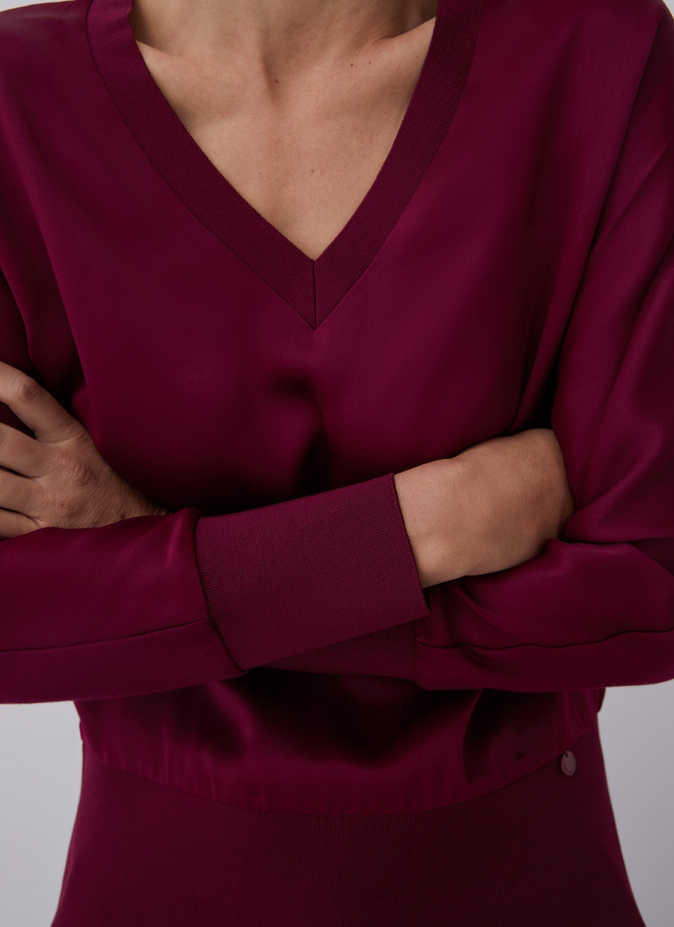 Women Long-Sleeve T-Shirt | Aubergine V-Neck Viscose T-Shirt by Spanish designer Adolfo Dominguez