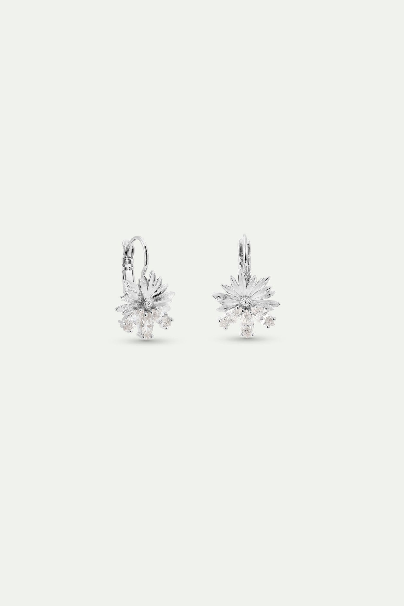 Silver Post Earrings With Daisies and White Stones | AYNF1041 - Les Nereides