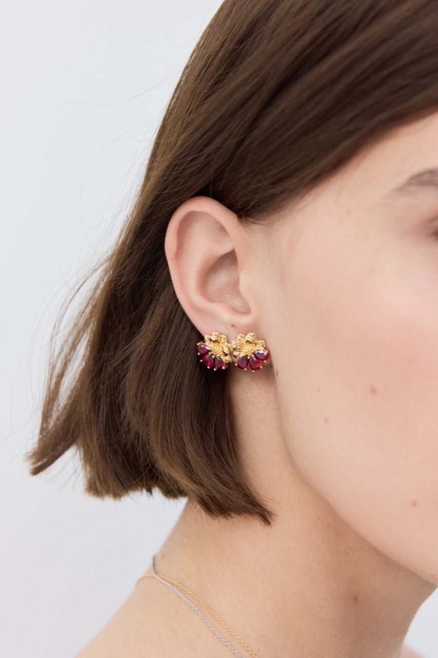 Gold Earrings With Cosmos and Red Stones | AYNF1071 - Les Nereides