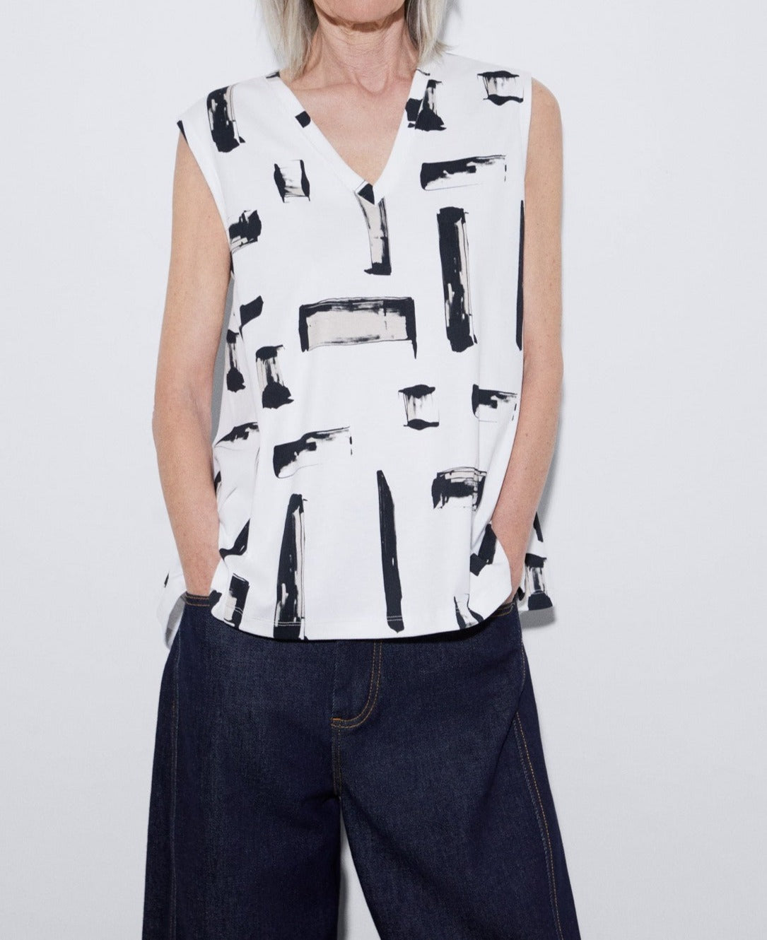 Women T-Shirt (Short Sleeve) | Black And White Mercerised Cotton Printed T-Shirt by Spanish designer Adolfo Dominguez