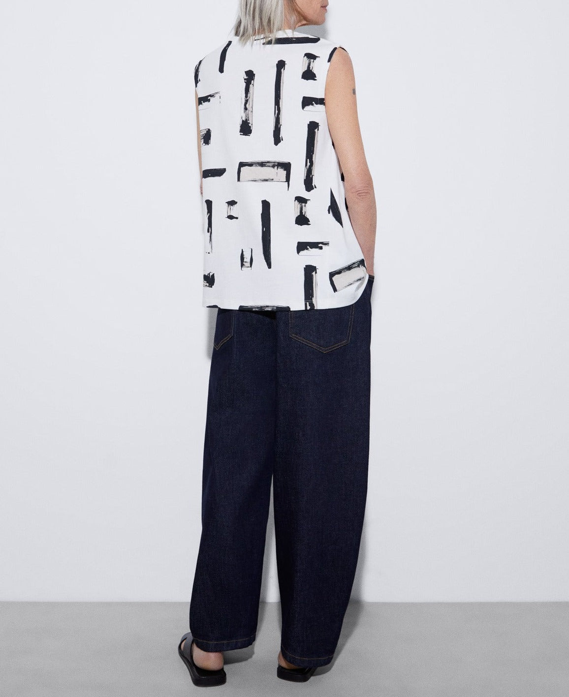 Women T-Shirt (Short Sleeve) | Black And White Mercerised Cotton Printed T-Shirt by Spanish designer Adolfo Dominguez