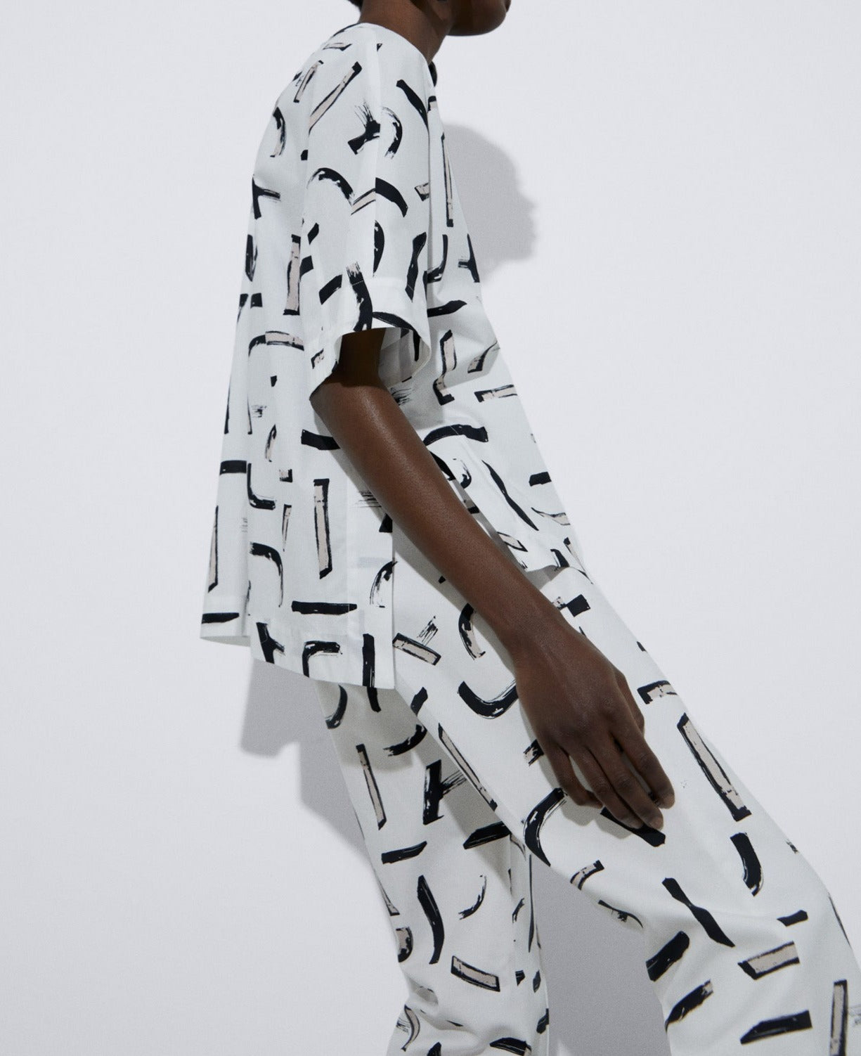 Women Shirt | Black And White Printed Shirt With Crew Neck by Spanish designer Adolfo Dominguez
