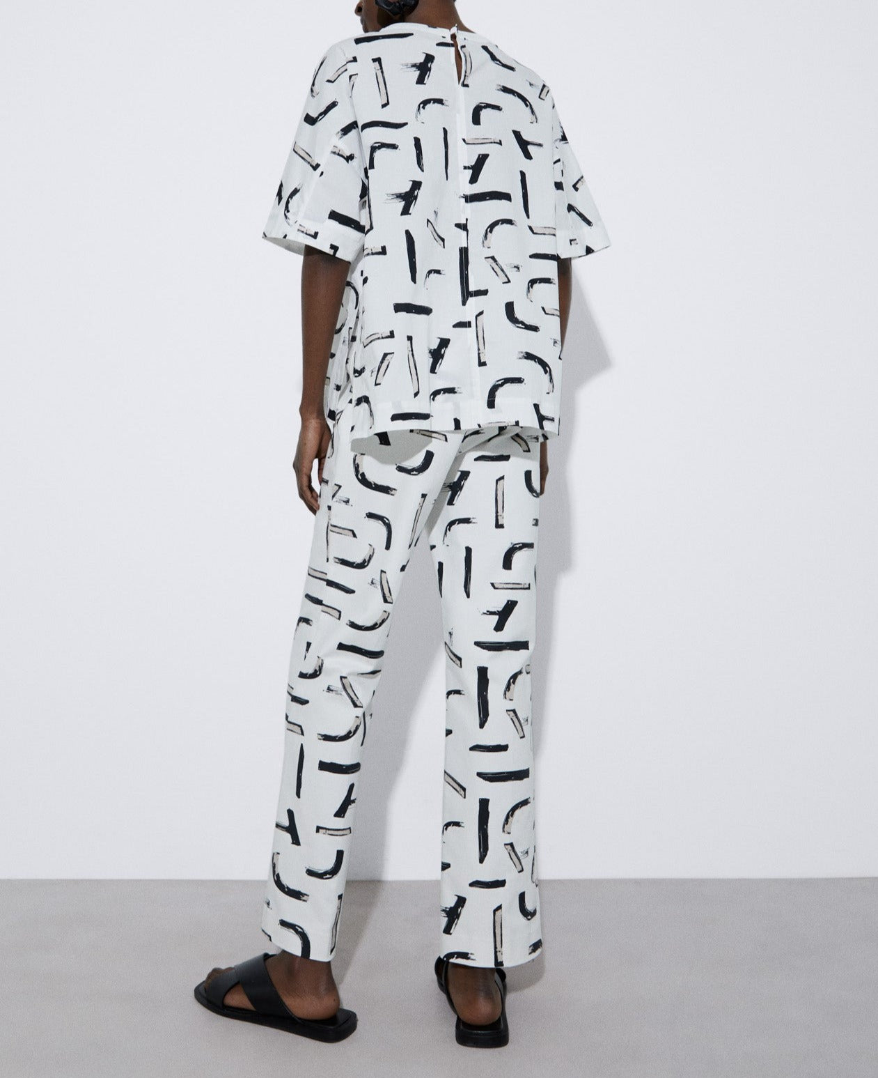 Women Shirt | Black And White Printed Shirt With Crew Neck by Spanish designer Adolfo Dominguez