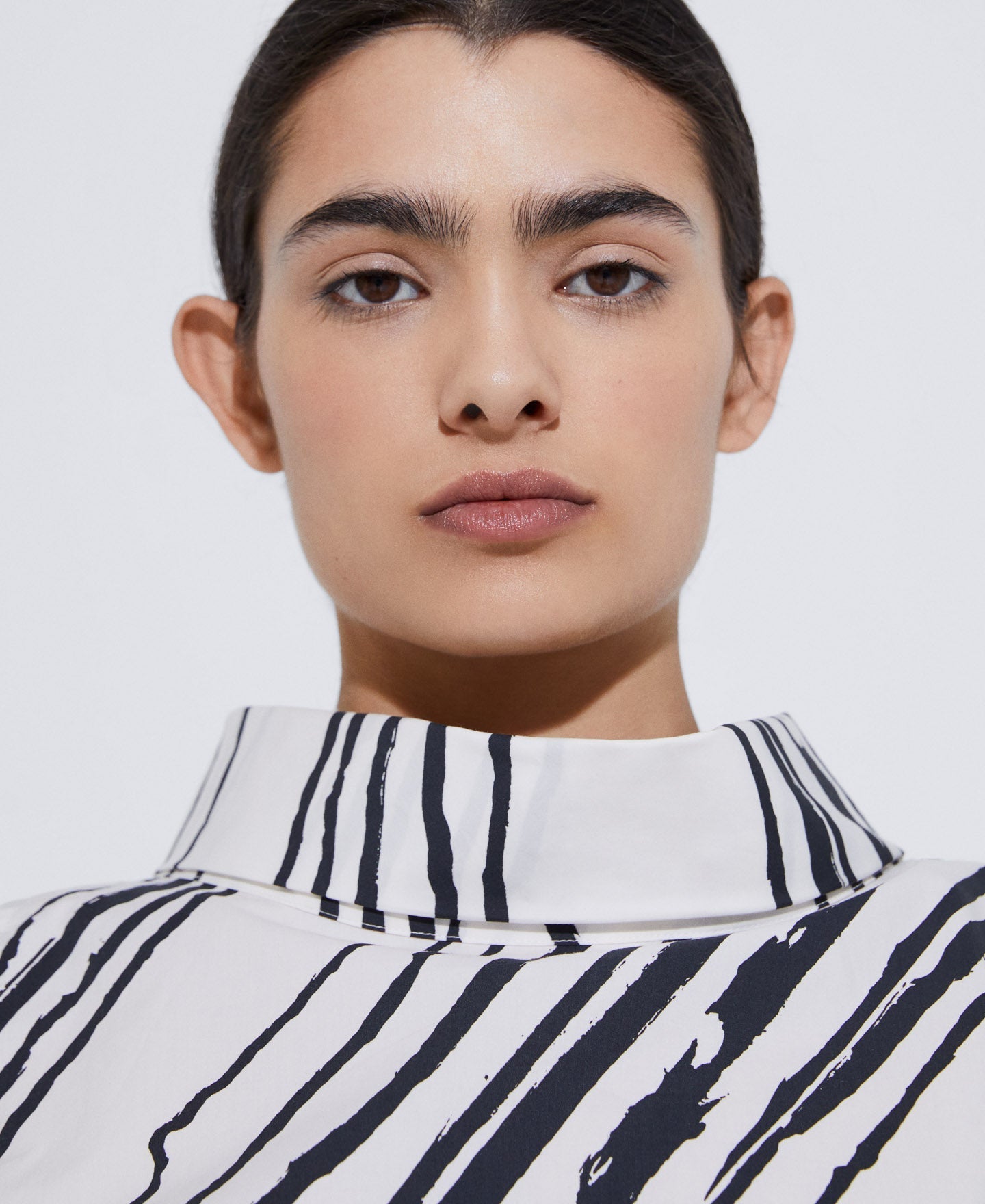 Women Top | Black And White Responsible Cotton Halter Top by Spanish designer Adolfo Dominguez