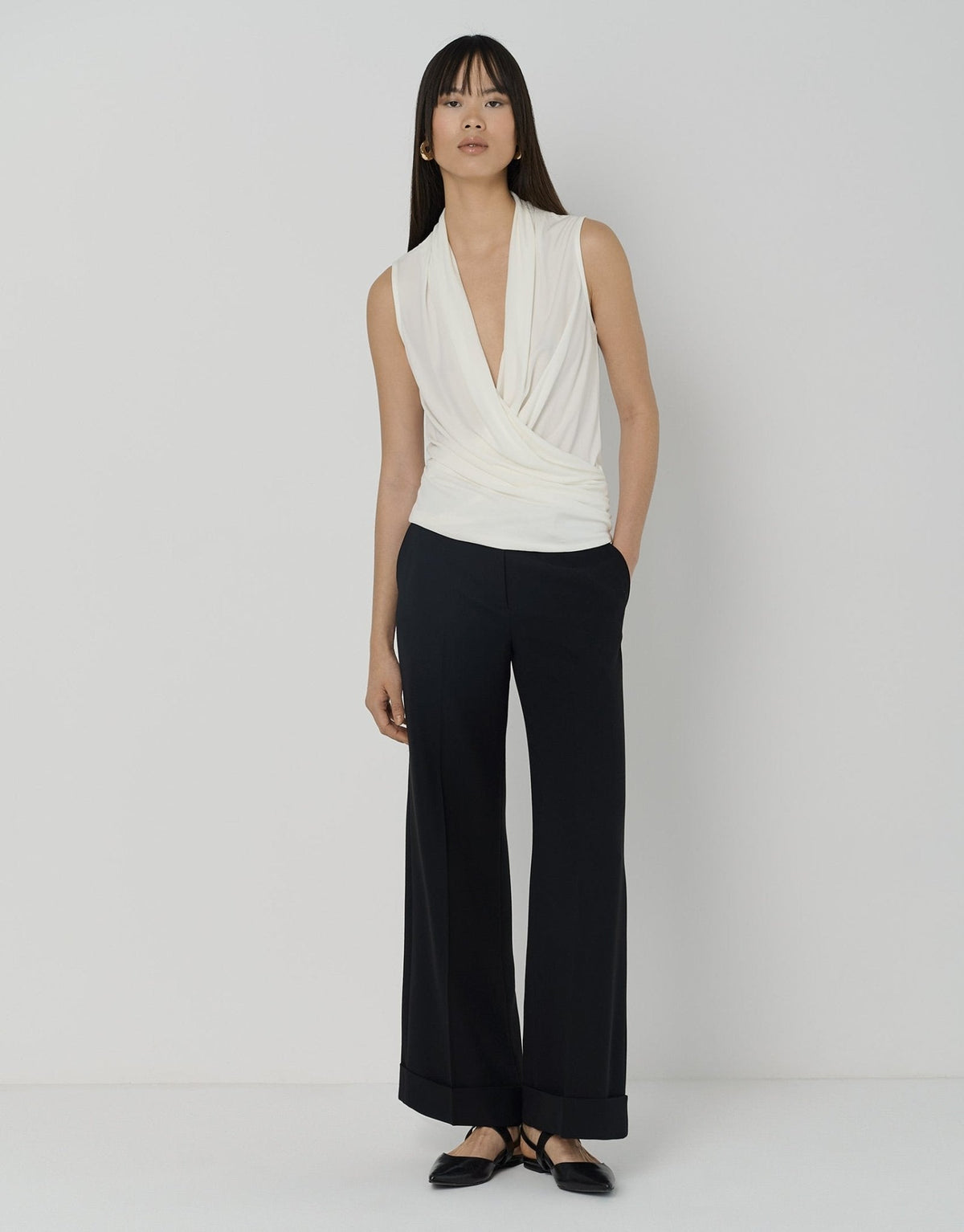 Pants | Black crepe tailored trousers by Spanish designer Roberto Verino