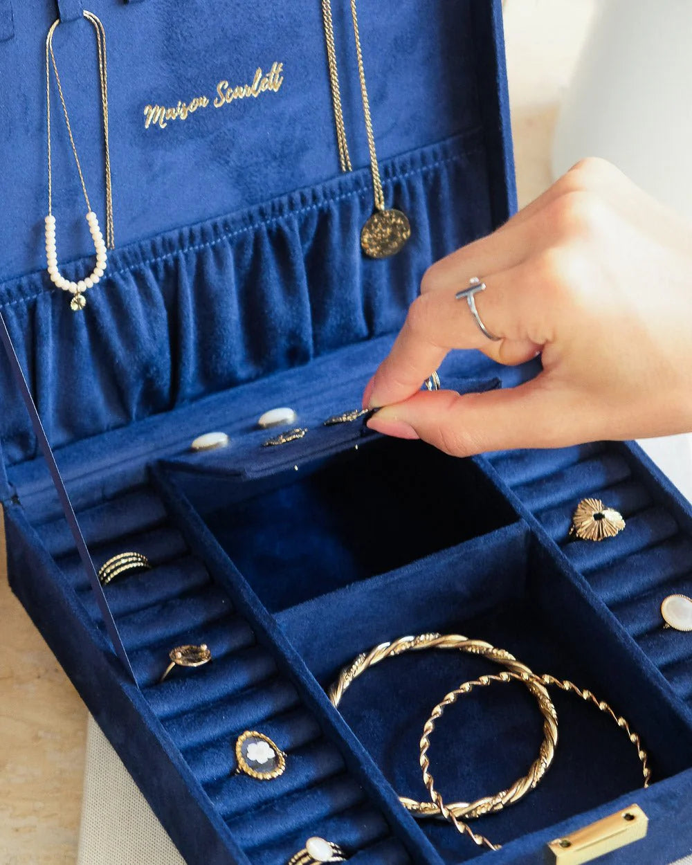 Anne Velvet Jewelry Box Navy Blue