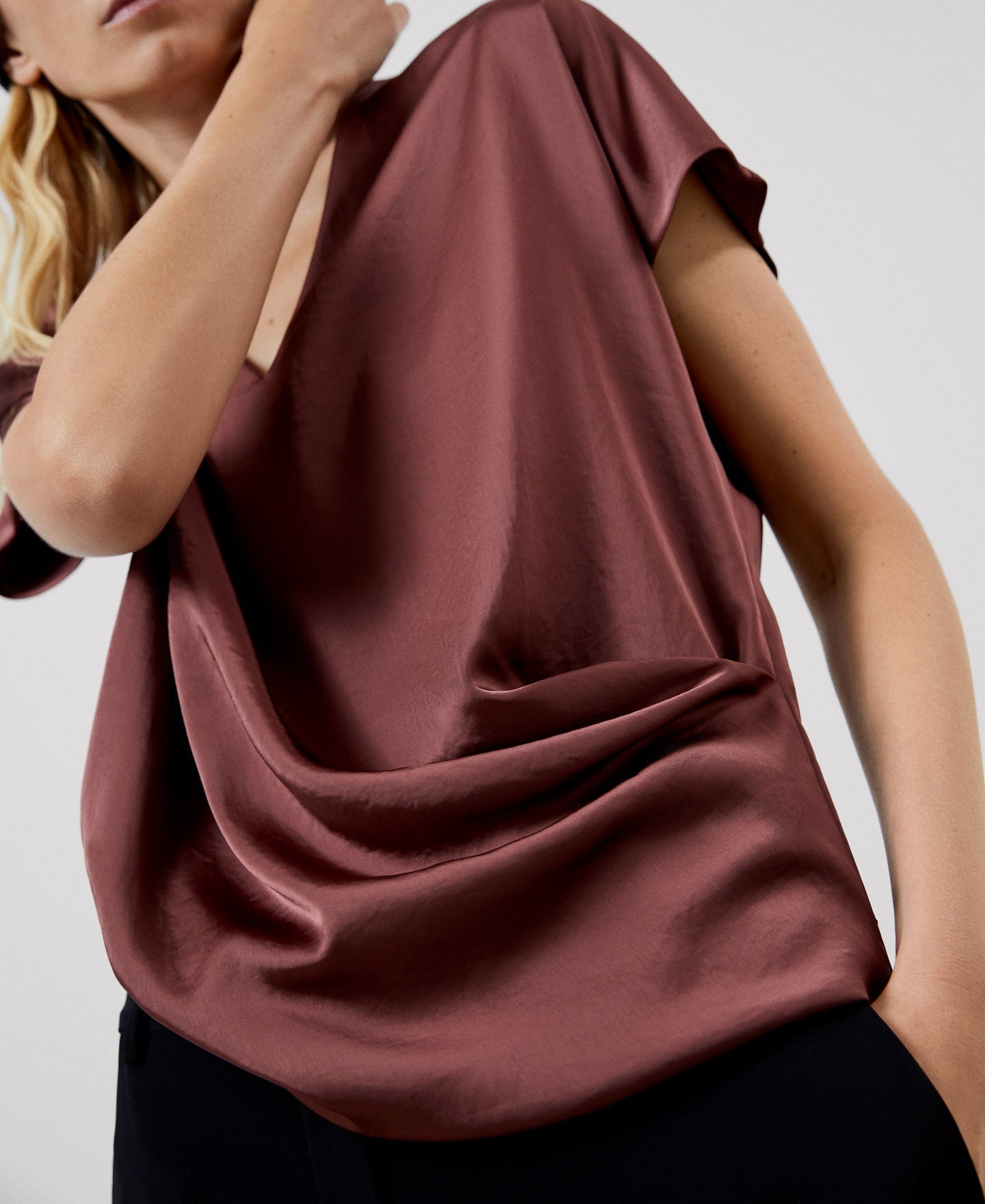 Women Top | Makeup Zinc, Brass And Resine Pétalo Bracelet by Spanish designer Adolfo Dominguez