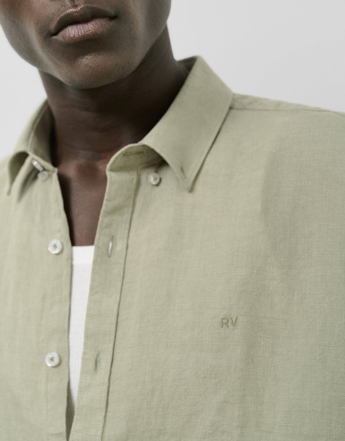 General | Regular white linen sport shirt by Spanish designer Roberto Verino