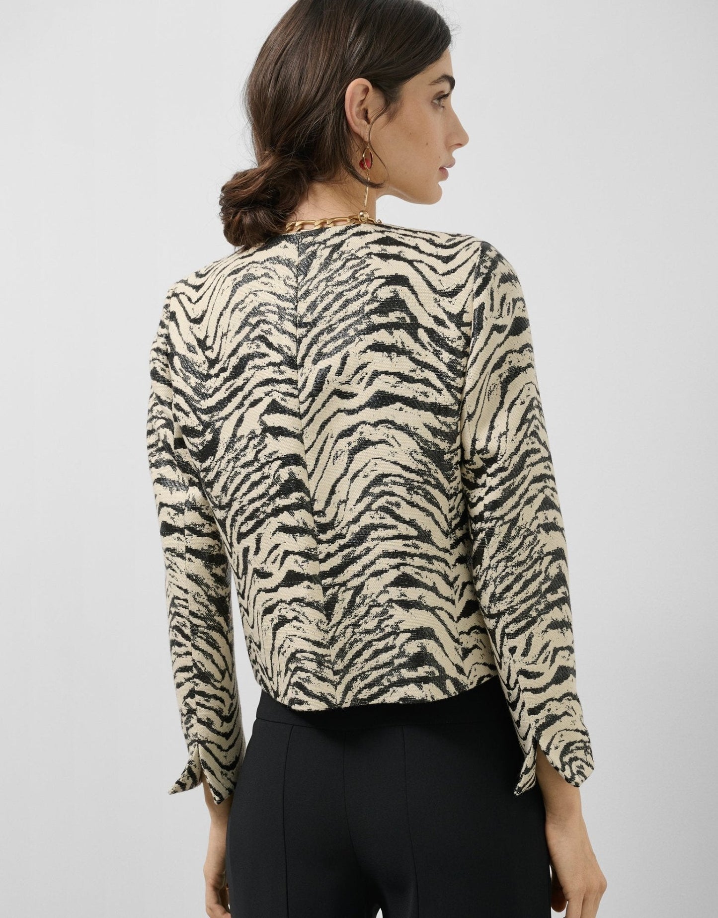 Jackets | Short jacquard jacket with zebra design raffia by Spanish designer Roberto Verino