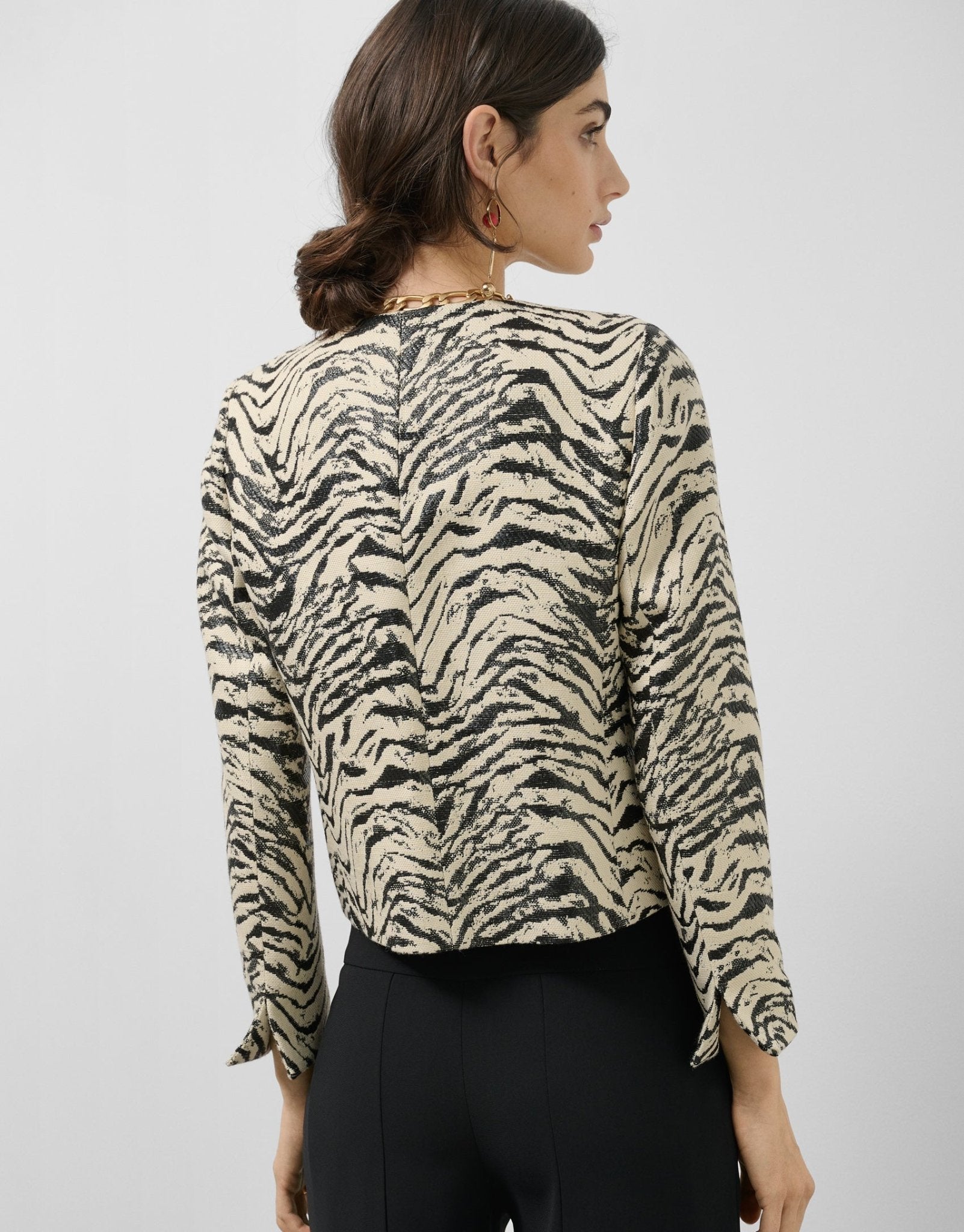 Jackets | Short jacquard jacket with zebra design raffia by Spanish designer Roberto Verino