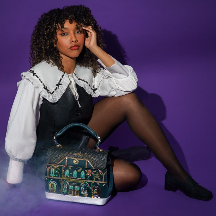 Vendula London The Corner Cauldron Grace Bag – model shot